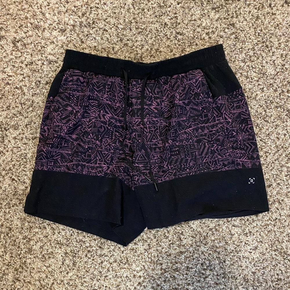 Lululemon Shorts - Size L